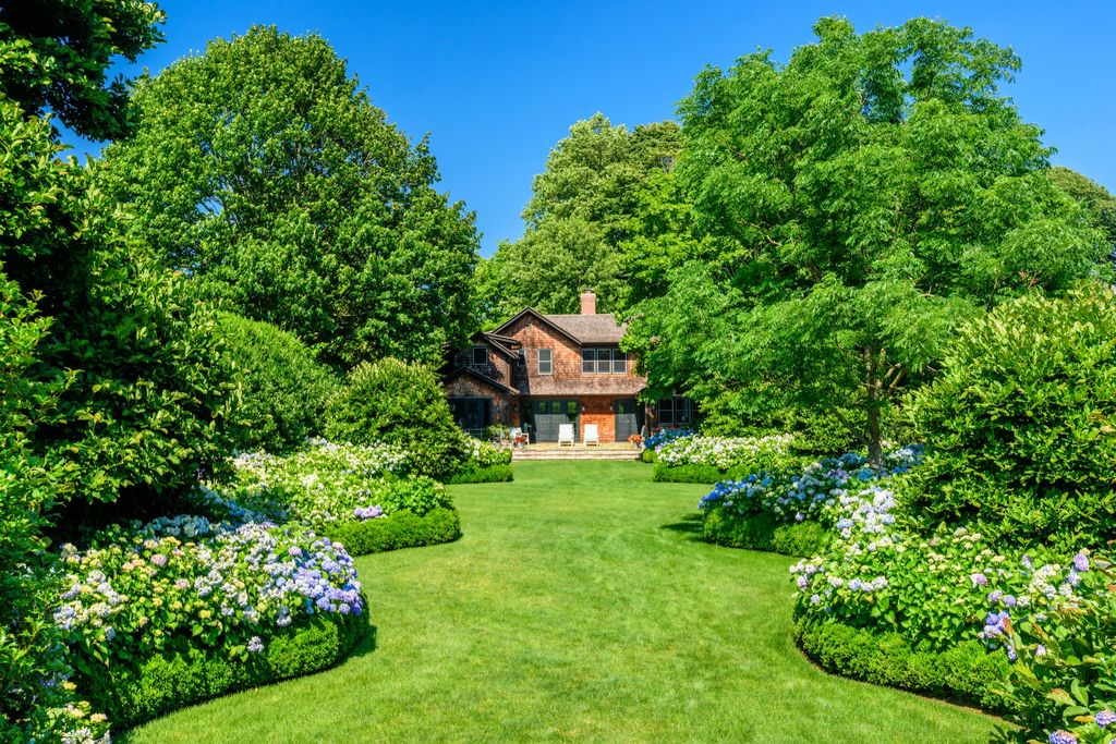 A Magical Oasis on Meeting House Lane in Amagansett Behind The Hedges