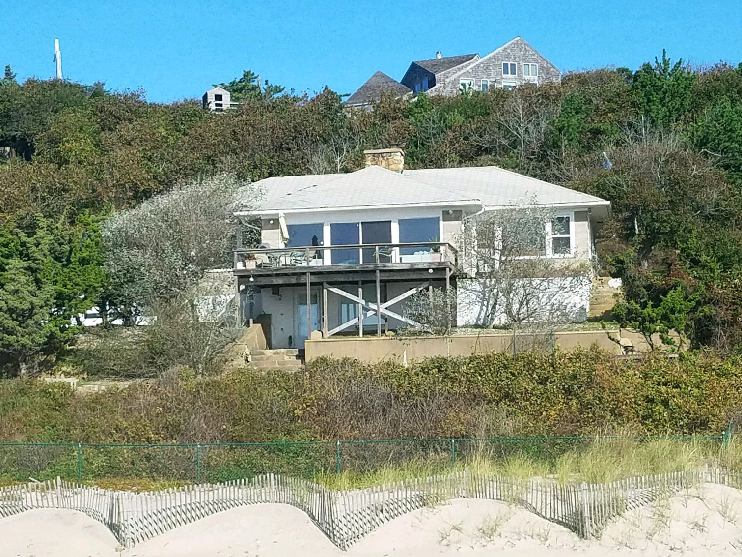Robert De Niro Hamptons house beachfront real estate investment