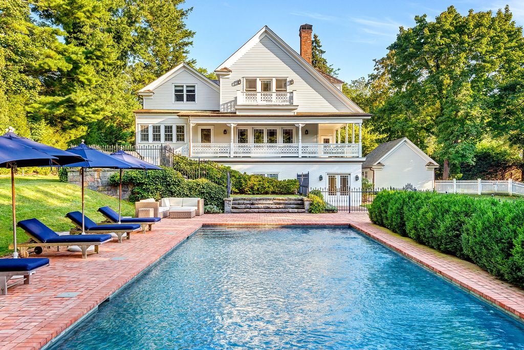 Sag Harbor Antique on an Acre Now 1 Million Cheaper Behind