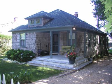 tiny sag harbor bungalow