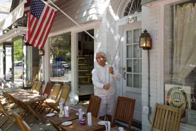 HoldPierreJohn-Musnicki