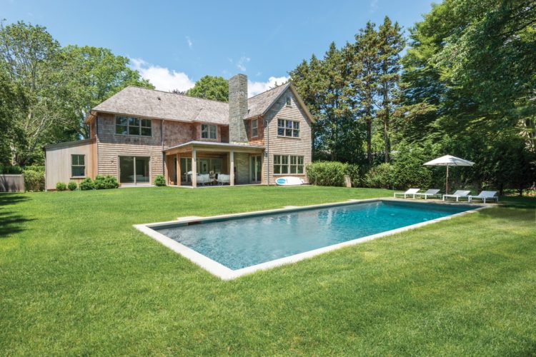 Why Not a Sleek Modern Farmhouse Near East Hampton Village? | Behind ...