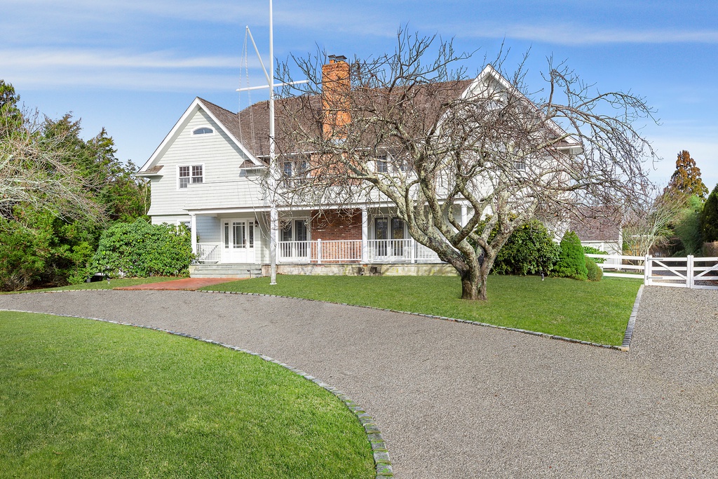 Amagansett Lanes FixerUpper Sells in 9 Days Behind The Hedges