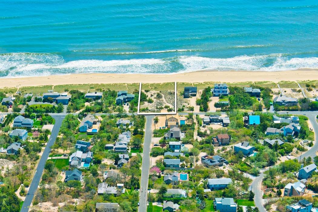 EXCLUSIVE Andy Cohen Is Buying an Oceanfront Lot in Amagansett