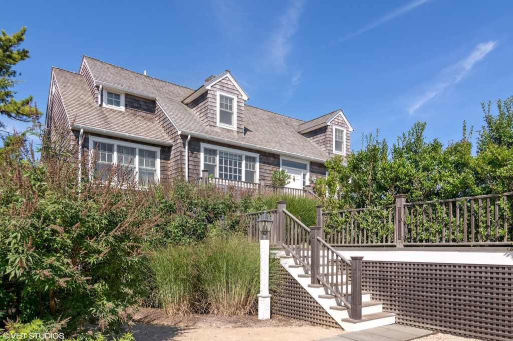 1421MeadowLn-SouthamptonVillageNewYork_Michaela_Keszler_DouglasElliman_Photography_84123275_high_res