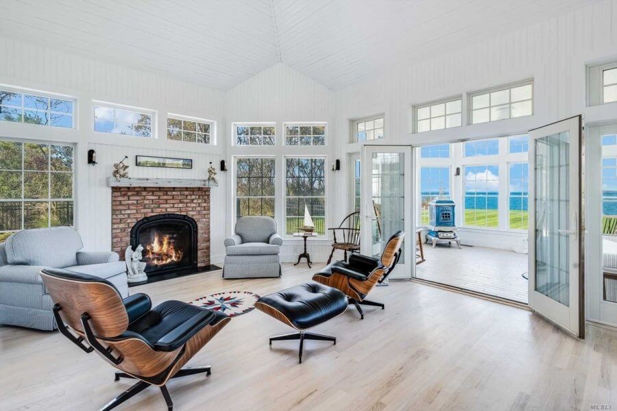 Orient Waterfront House Offers 180Degree Views for 3.999 Million