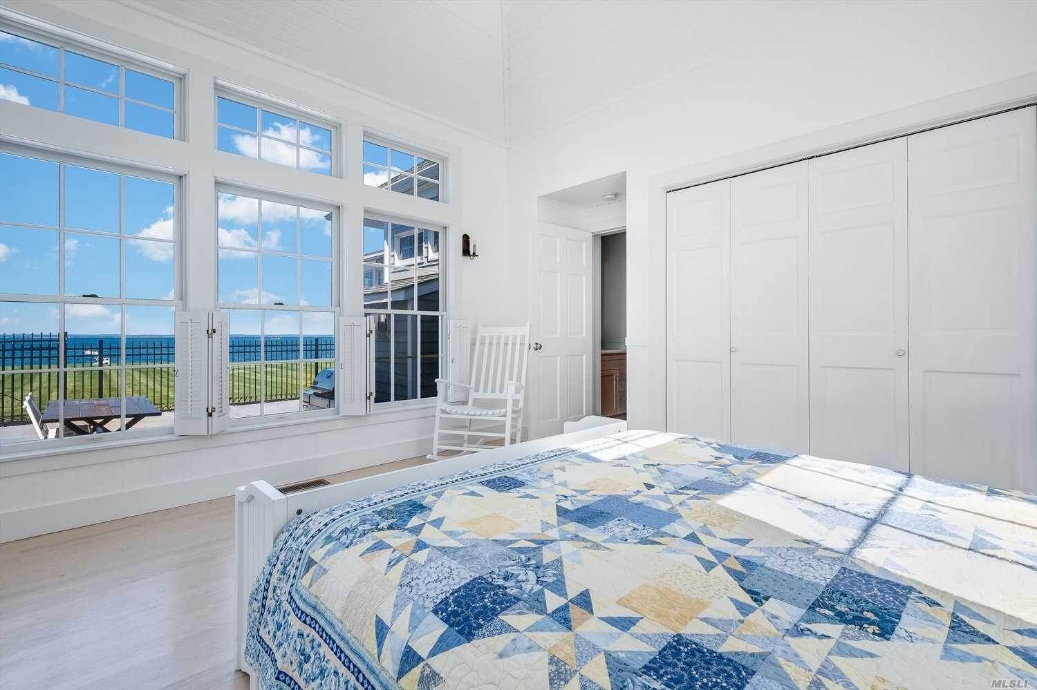 Orient Waterfront House Offers 180Degree Views for 3.999 Million