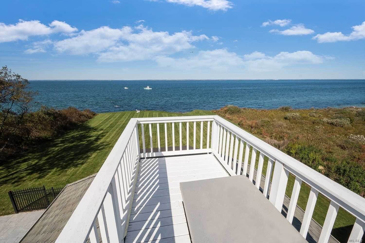 Orient Waterfront House Offers 180Degree Views for 3.999 Million