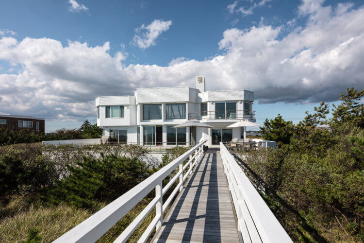 béisbol rifle Navidad For $6.25 Mil in Westhampton Beach You Get Ocean and Bay Views, Plus a  “Wolf of Wall Street” Connection | Behind The Hedges
