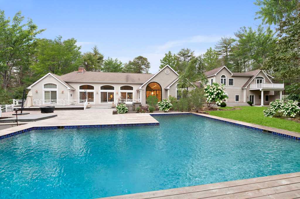 25 Crooked Highway, East Hampton