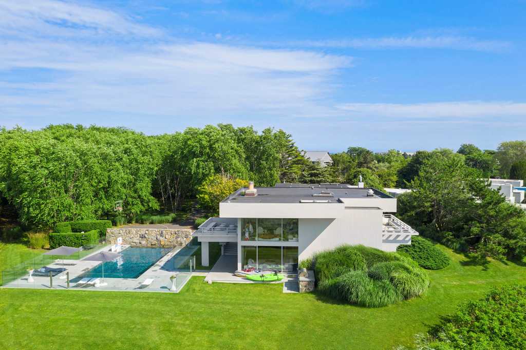 75 Sams Creek Road, Bridgehampton