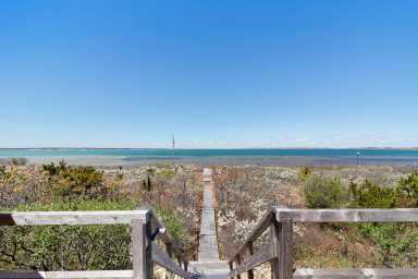 46 Napeague Harbor Rd, Amagansett, NY 11930