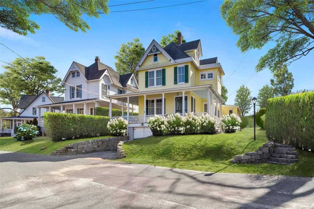 11 Locust Avenue, Shelter Island
