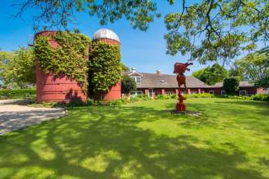 26 Ruxton Road, East Hampton