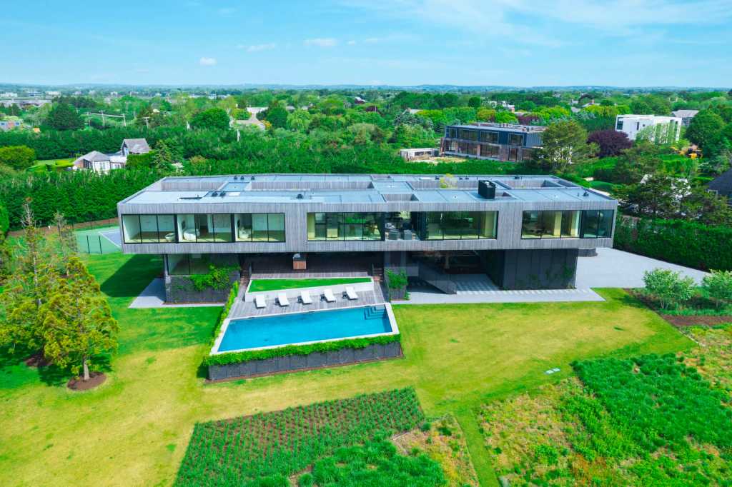 347 Jobs Lane, Bridgehampton