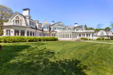 111 Meeting House Road, Quiogue