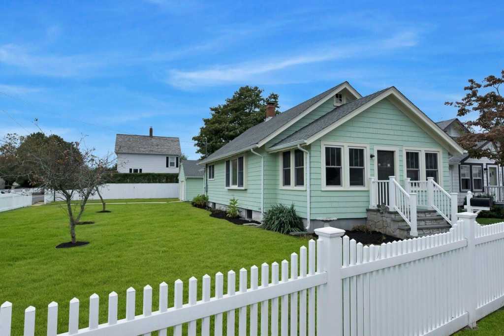 295 Sterling, Greenport