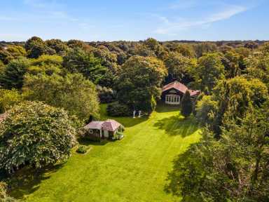 8 Studio Lane, Southampton Village