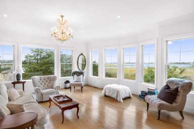 9 E Division Street, Westhampton Beach