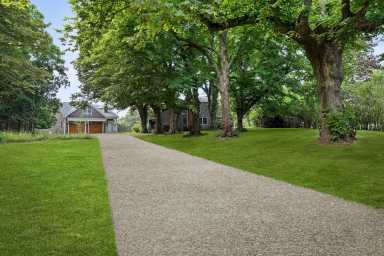 930 Head Of Pond Road, Water Mill