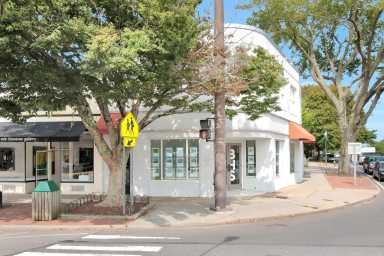 2 Newtown Lane, EAST HAMPTON