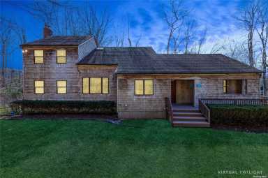 2581 Roanoke Ave, Riverhead