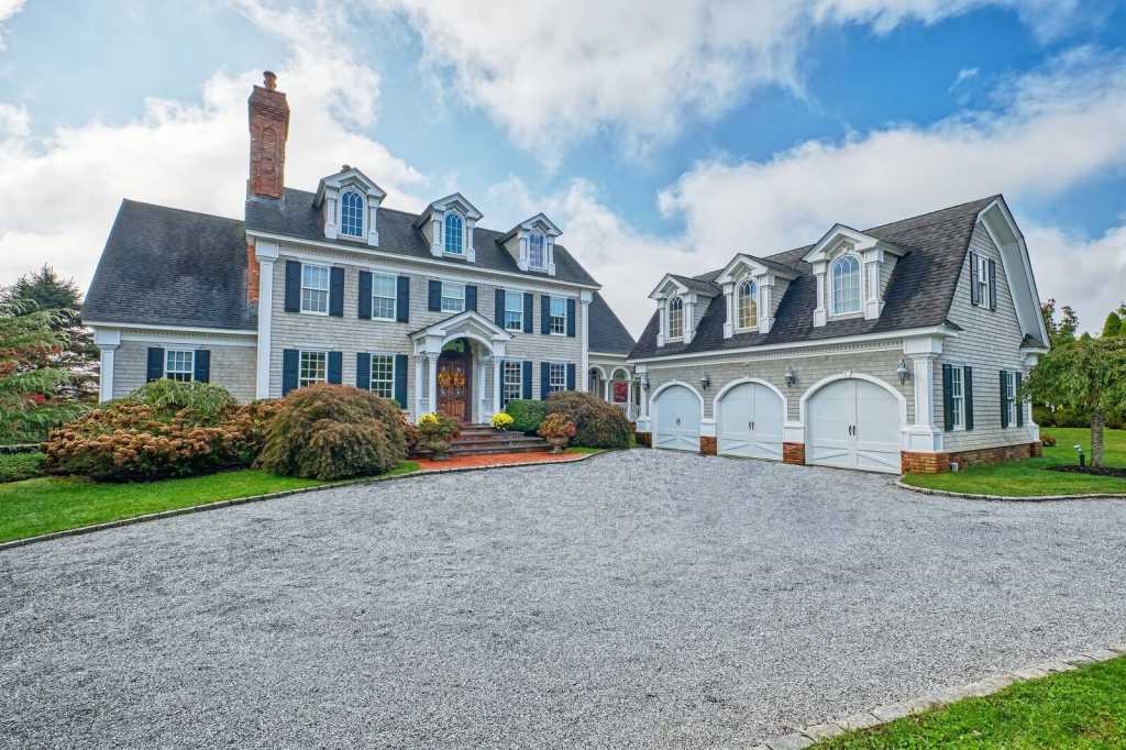 24 Deer Run, Water Mill
