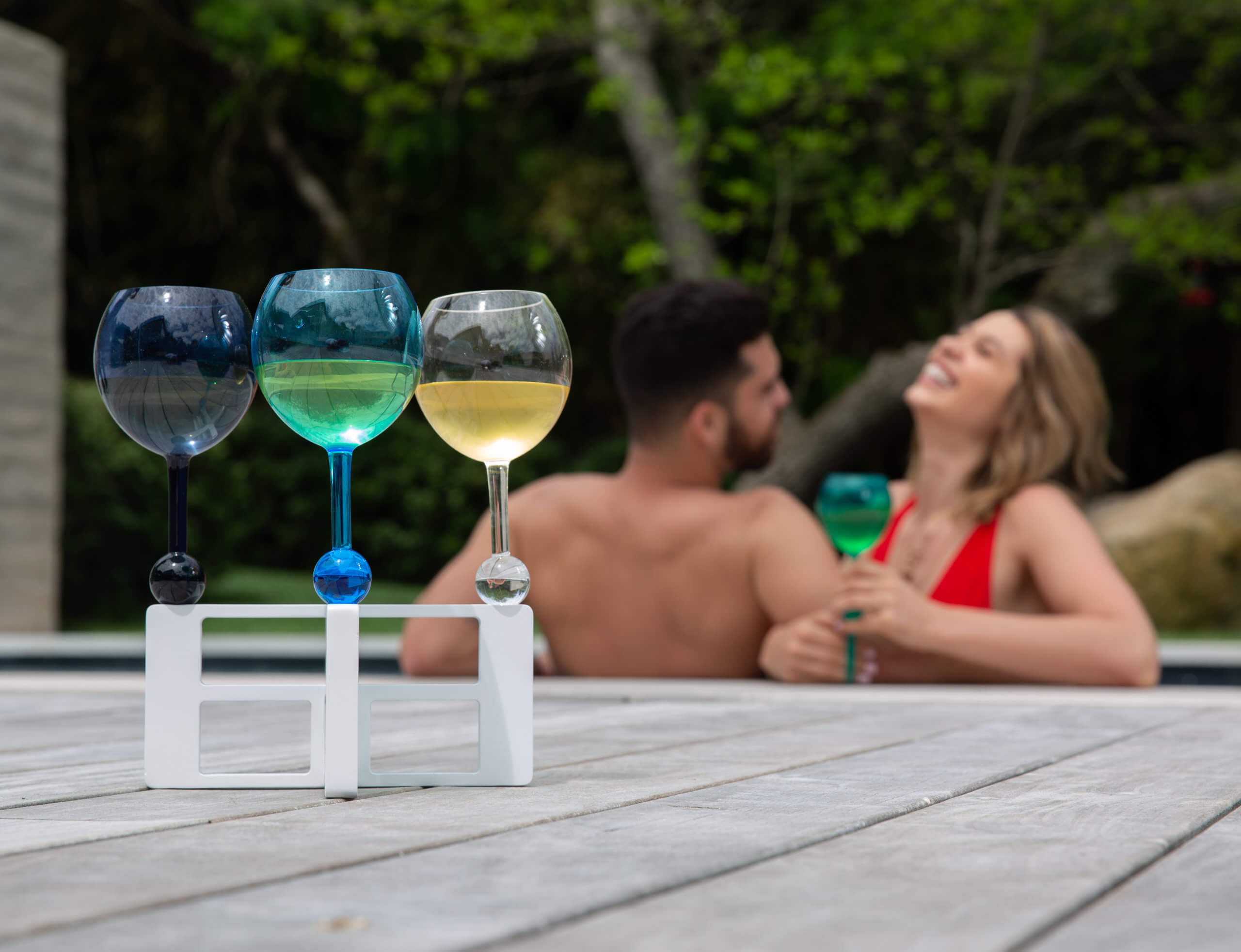 This floating wine glass will help you rosé all day through the summer