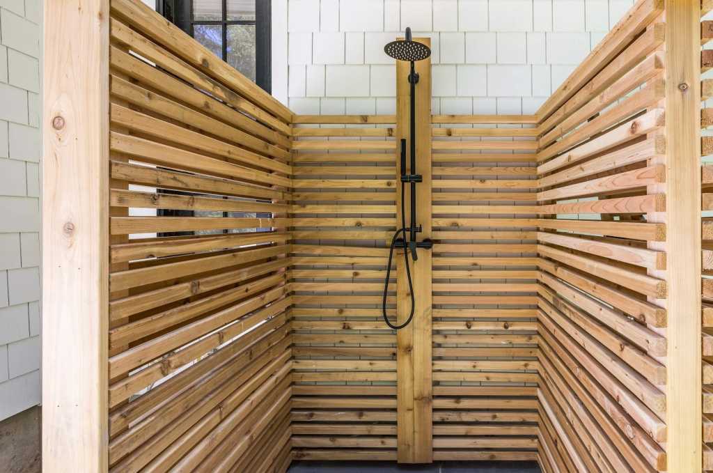 outdoor shower, Hamptons