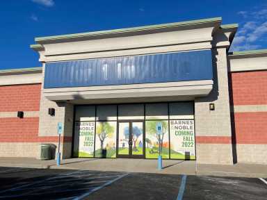 Barnes & Noble, Riverhead