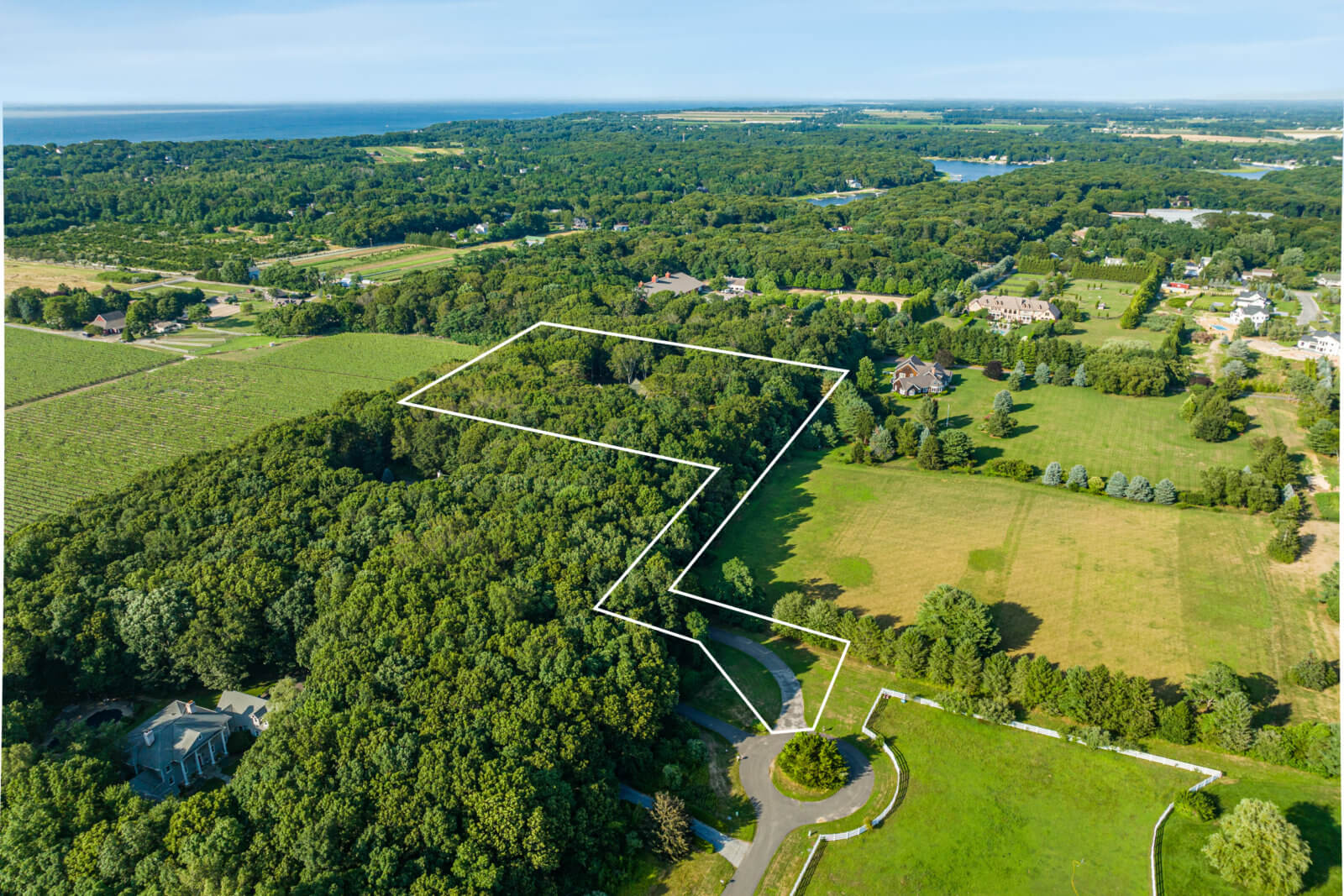 Mattituck House With B&B Potential Lists for 2.995M