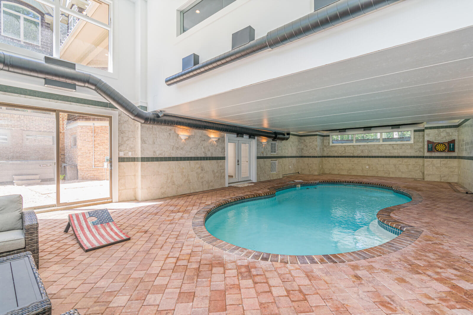 Mattituck House With B&B Potential Lists for 2.995M