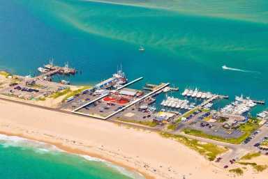 Hampton Bays restaurant waterfront