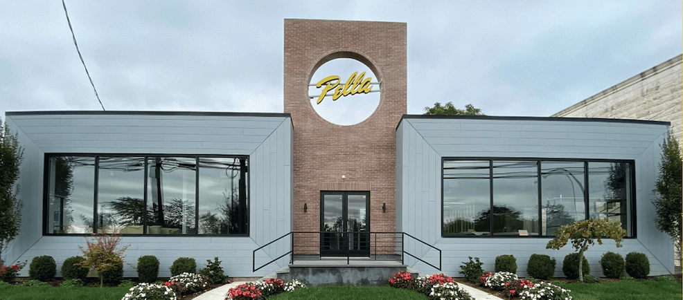 Behind The Hedges, Pella, Roslyn