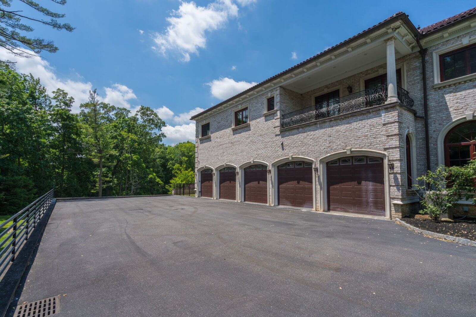 A Glen Head Mansion Built for Entertaining