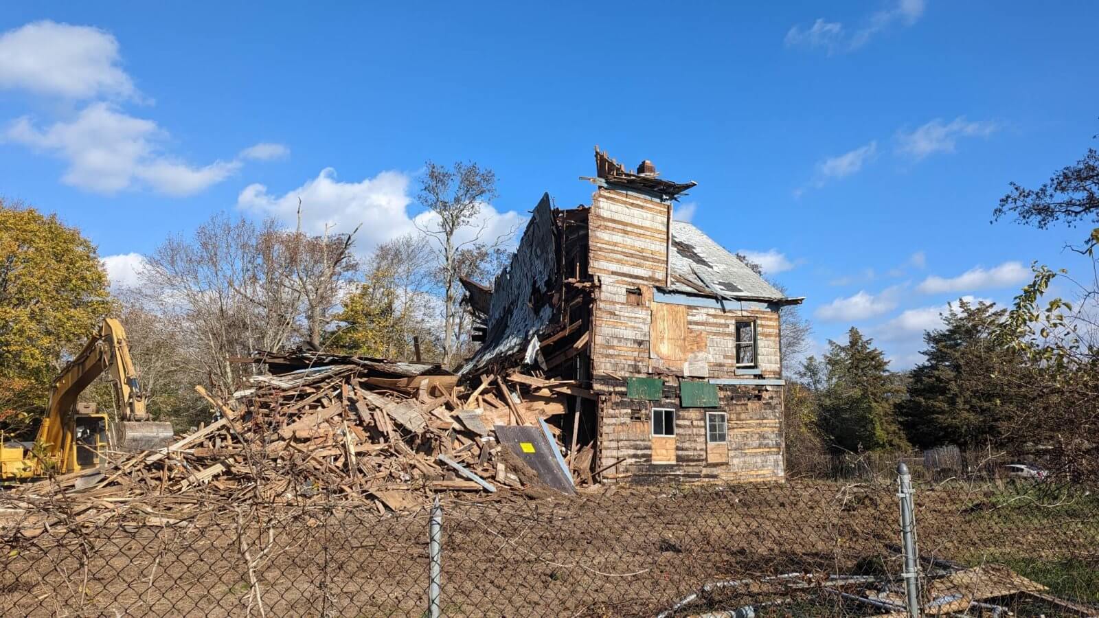 CenturyOld Brewster House in Flanders Demolished
