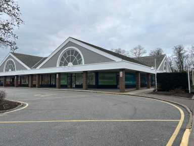 Bridgehampton Commons, Barnes & Noble