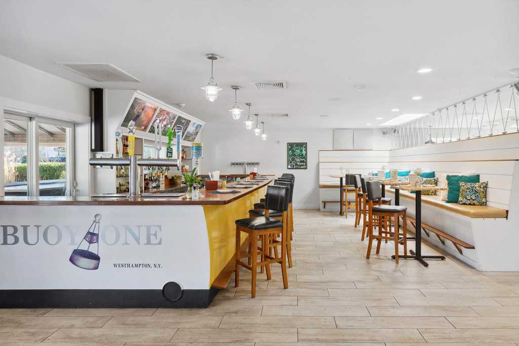 Westhampton, Buoy One, restaurant