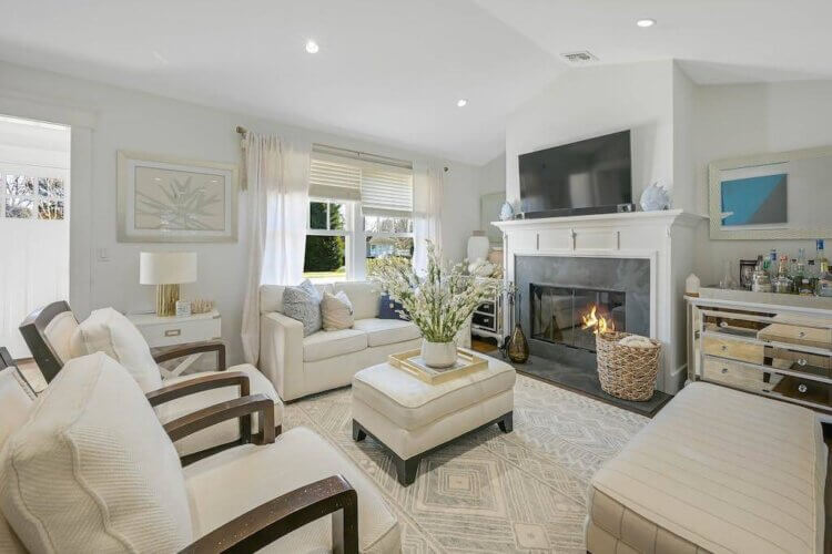 Living room, 25 McGuirk Street, East Hampton, hampton homes for sale, contemporary modern home with pool