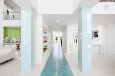 Boca Raton, Florida, turquoise carpet