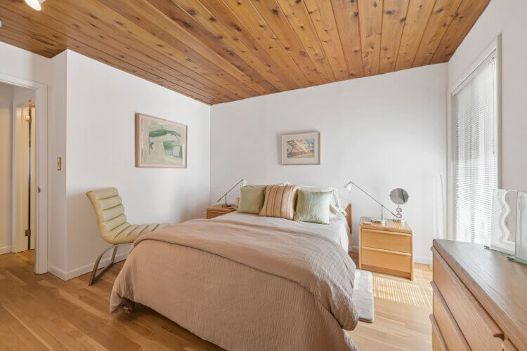 Guest bedroom; Sag Harbor Village; Art gallery; modern; minimalist summer home