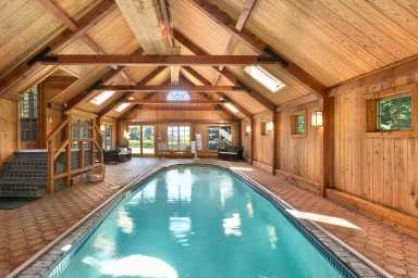 Riverhead, indoor pool