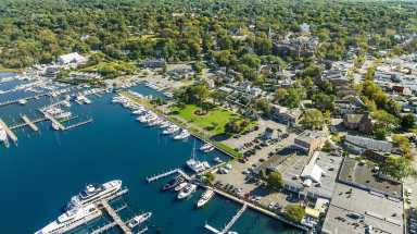 Gwyneth Paltrow, Sag Harbor, commercial buildings