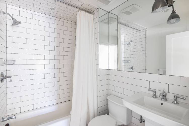 East Hampton house, 17 Scallop Avenue, Hamptons, bathroom