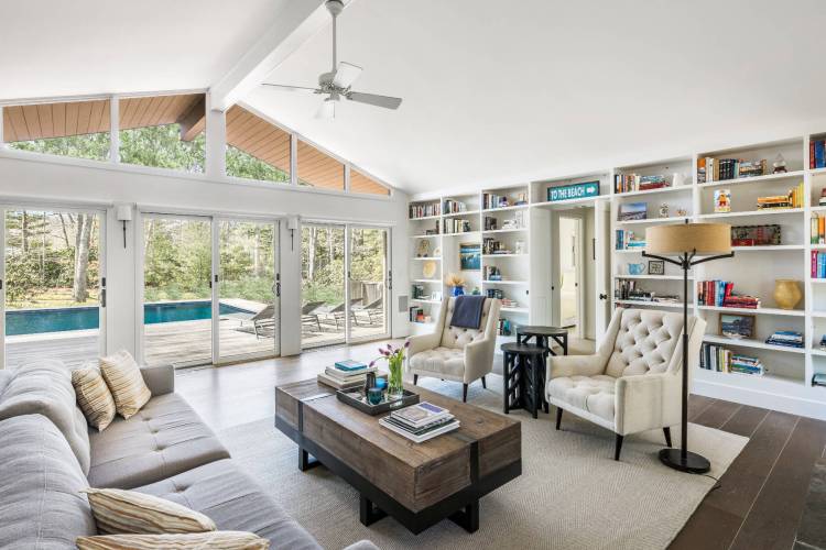 East Hampton house, 17 Scallop Avenue, Hamptons, living room