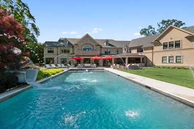 471 Woodbury Road, Cold Spring Harbor