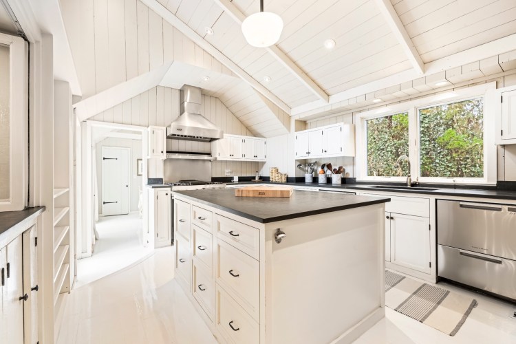 East Hampton Village, modern barn