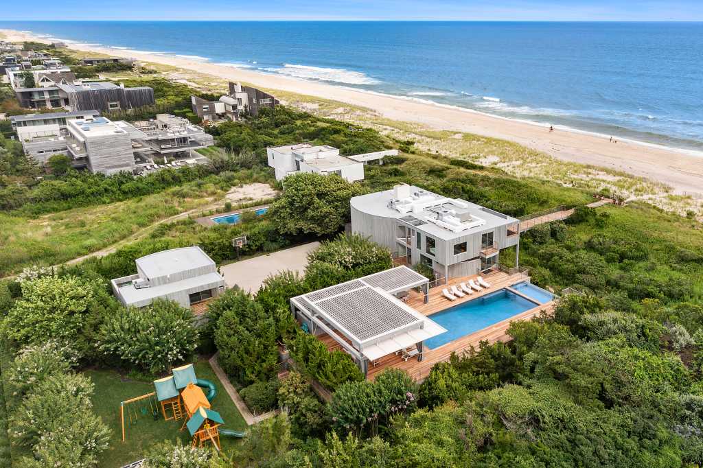 Bridgehampton, Wall Street