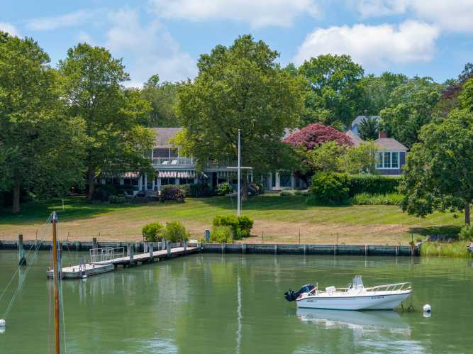 Shelter Island, Zach Vella