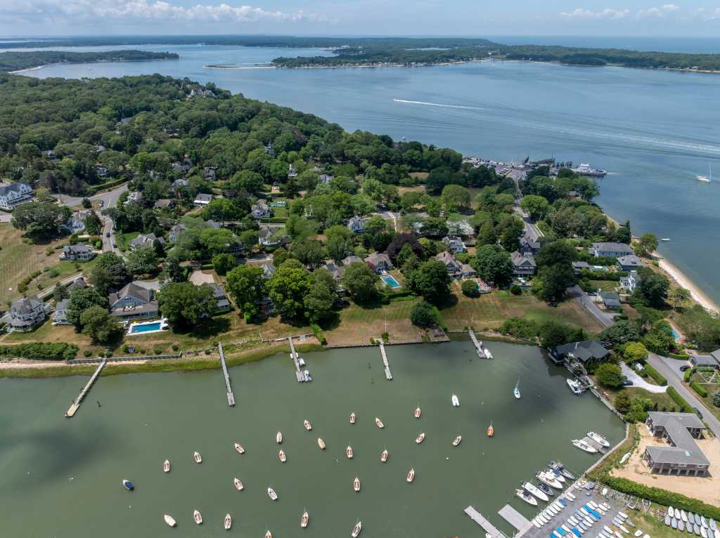 12 Clinton Avenue, Shelter Island